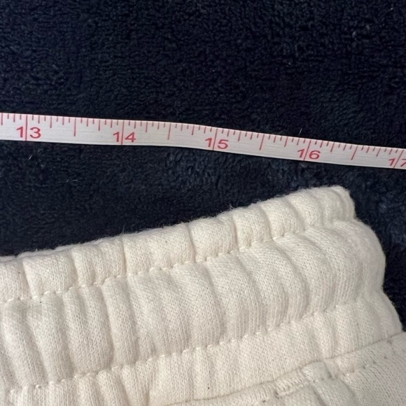 The North Face XL Earth Day shorts with pockets - Picture 6 of 7